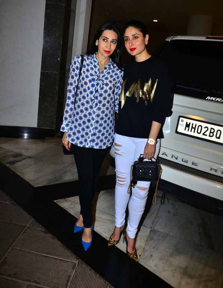मनीष मल्होत्रा के घर के बाहर दोनों कपूर बहनों ने कुछ यूं पोज दिया. (Photo: Manav Mangalani)