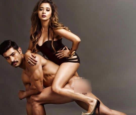 फोटोशूट में टीना ने न्यूड मॉडल की पीठ पर बैठकर पोज दिए थे. (Photo: dattaatinaa)