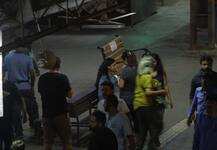 \'गली बॉय\' फिल्म का आखिरी सीन शूट करने गोरेगांव रेलवे स्टेशन पहुंचीं आलिया भट्ट, देखें तस्वीरें