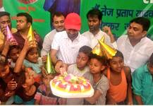 बिहार: तेजप्रताप ने दलित बच्चों संग मनाया 29वां जन्मदिन, होने वाली दुल्हन ने दी बधाई