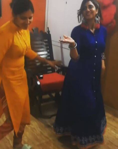 आपको बता दें कि 14 अप्रैल को सपना चौधरी के भाई करन की शादी थी जिसमें बिग बॉस के काफी सारे कंटेस्टेंट्स शामिल हुए थे.