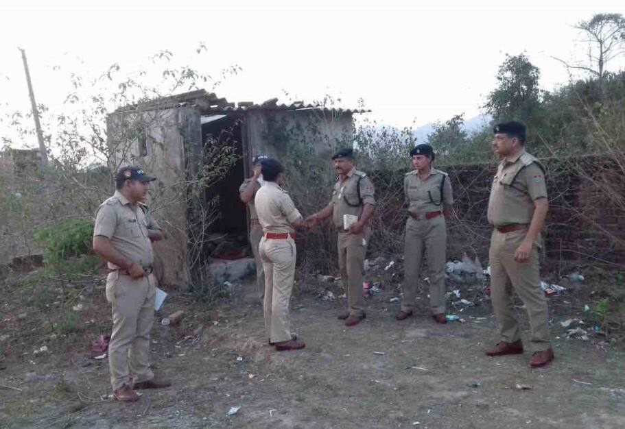 मां को यादकर के रो रही थी 7 साल की मासूम, नशेड़ी बाप ने काट दिया गला A father brutally murderd his daughter in Dehradoon मां को यादकर के रो रही थी 7 साल की मासूम, नशेड़ी बाप ने काट दिया गला