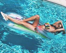 अक्षय कुमार की इस हीरोइन ने पूल में बिखेरा अपनी खूबसूरती का जलवा