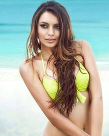 इस टीवी सेलिब्रिटी की बोल्डनेस ने इंटरनेट पर मचाई सनसनी, देखें तस्वीरें