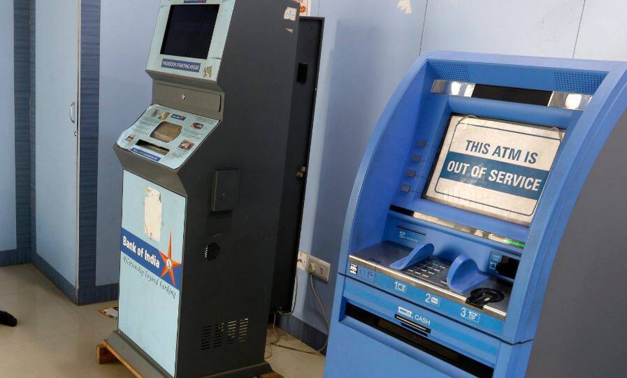 कैश की किल्लत के बीच अक्षय तृतीया, सरकार और RBI ने कहा- 'नकदी की कमी नहीं' cash crunch in many states, jaitley says we have enough cash कैश की किल्लत के बीच अक्षय तृतीया, सरकार और RBI ने कहा- 'नकदी की कमी नहीं'