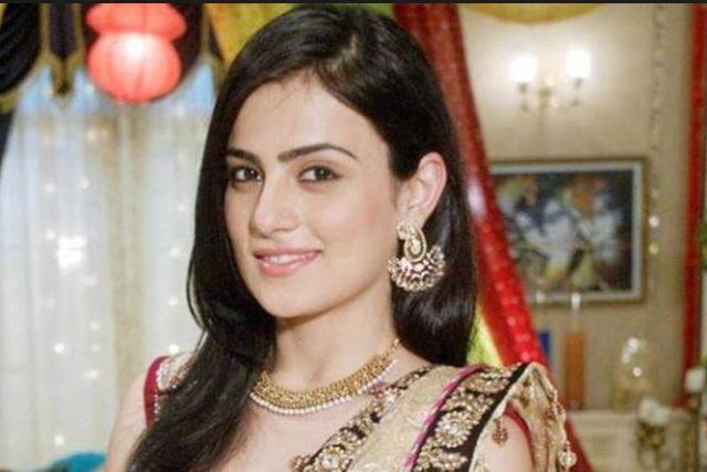 दरअसल, इस फिल्म में दो एक्टर और दो एक्ट्रेस लीड रोल में होंगे. फिल्म की कहानी दो बहनों पर आधारित है जिसमें दिखाया जाएगा कि शादी के बाद इन दोनों की लाइफ कितनी बदल जाती है. इसके साथ ही बताया जा रहा है कि फिल्म में विजय राज बेटियों के पिता की भू्मिका निभात नजर आएंगें.