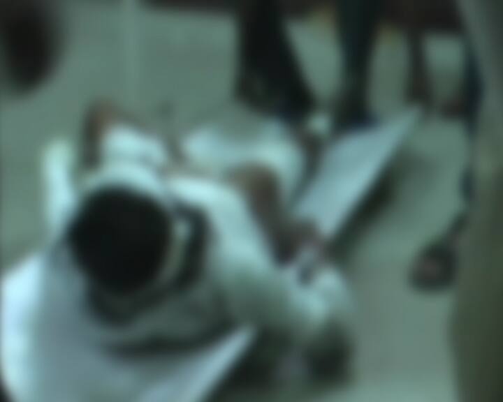 FIR दर्ज नहीं हुई तो साधु ने खुद को थाने में लगाई आग, थानाध्यक्ष सहित चार सस्पेंड saint sets himself in fire at Ayodhya FIR दर्ज नहीं हुई तो साधु ने खुद को थाने में लगाई आग, थानाध्यक्ष सहित चार सस्पेंड