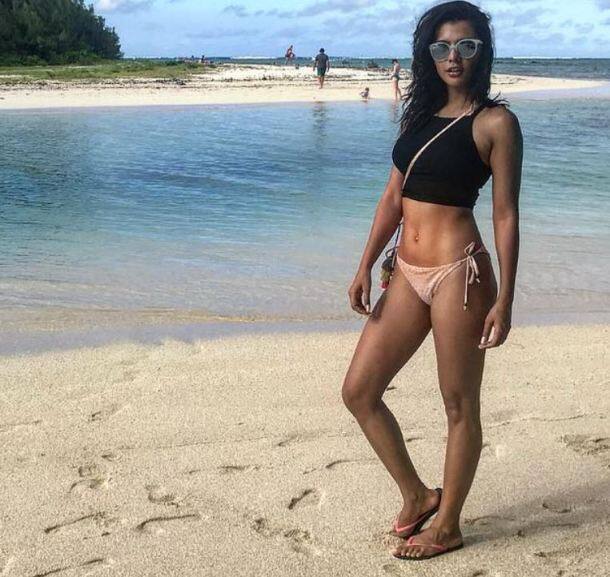  अपनी हॉट अदाओं से इंटरनेट पर सनसनी मचा देने वाली ये एक्ट्रेस इंस्टाग्राम पर काफी एक्टिव हैं. और अपने चाहने वालों के बीच अपनी खूबसूरत तस्वीरों को शेयर करती रहती हैं.