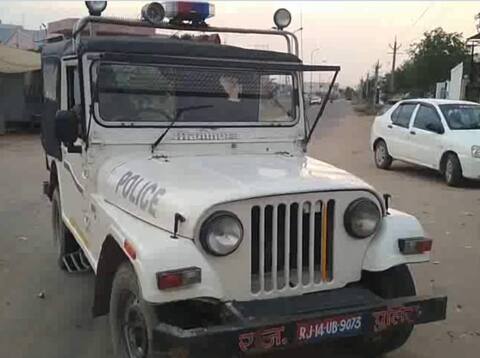 लड़के से फोन पर की बातें तो पिता बना हैवान, डरी हुई लड़की छत से कूद गई लड़के से फोन पर की बातें तो पिता बना हैवान, डरी हुई लड़की छत से कूद गई