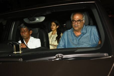 गुरुवार को मुंबई में फिल्म की स्पेशल स्क्रीनिंग के मौके पर ईशान की दोस्त और उनकी अगली फिल्म ‘धड़क’ की अदाकारा जाह्नवी कपूर को भी देखा गया.