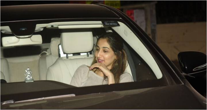 बता दें कि फिल्म 20 अप्रैल को रिलीज होने जा रही है. फिल्म दर्शकों और ईशान खट्टर के फैंस को कितनी पसंद आती है ये तो फिल्म के रिलीज होने का बाद ही पता चल पाएंगा. (सभी तस्वीरें - मानव मंगलानी)