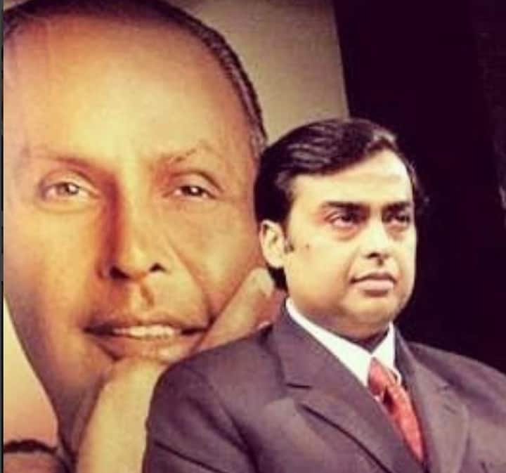 मुकेश अंबानी देश के सबसे अमीर आदमी तो हैं ही, लेकिन क्या आप जानते हैं कि उनके पास दुनिया का सबसे महंगा घर है. बताया जाता है कि साउथ मुंबई स्थित उनका घर दुनिया के सबसे महंगे मकानों में से एक है. उनके इस घर में कुल 27 फ्लोर हैं और इस घर के रख-रखाव के लिए 600 से ज्यादा लोगों का स्टाफ है. 