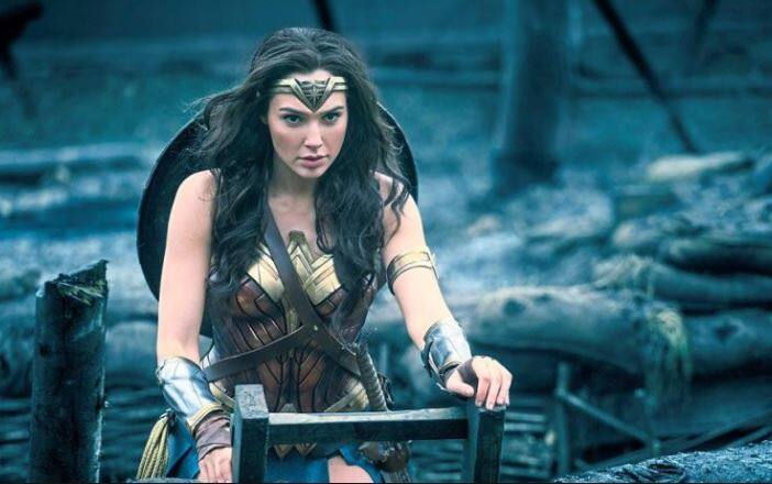 इस साल की सूची में हॉलीवुड अभिनेत्री निकोल किडमैन , ‘ वंडर वुमेन ’ फिल्म की अभिनेत्री गैल गडोट , राजकुमार हैरी , उनकी मंगेतर एवं टीवी अभिनेत्री मेगन मार्कल, लंदन के मेयर सादिक खान, अमेरिकी राष्ट्रपति डोनालड ट्रम्प, जापानी प्रधानमंत्री शिंजो आबे, कनाडा के प्रधानमंत्री जस्टिन ट्रूडो, सऊदी अरब के शहजादे मोहम्मद बिन सलमान, चीनी राष्ट्रपति शी चिनफिंग, उत्तर कोरिया के नेता किम जोंग उन, आयरलैंड के भारतीय मूल के प्रधानमंत्री लियो वराडकर, बांग्लादेश की प्रधानमंत्री शेख हसीना और गायिका रिहाना भी शामिल हैं.