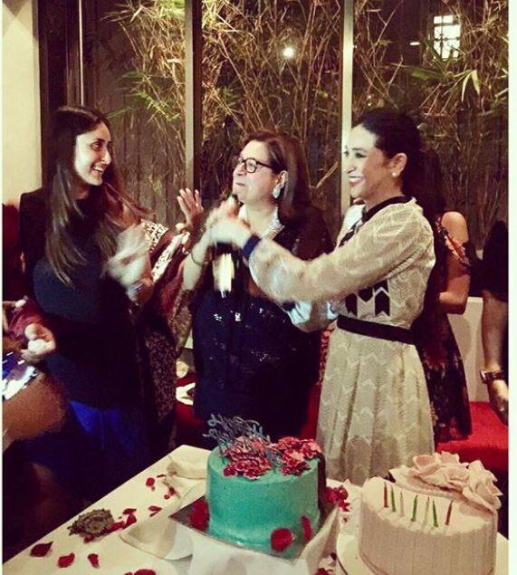 बबिता कपूर इस मौके पर पूरे परिवार के साथ डिनर करने पहुंचीं. इस दौरान केक कटिंग की तस्वीरें करिश्मा ने अपने इंस्टाग्राम पर शेयर की.