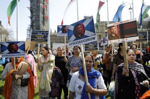 इस प्रदर्शन को कवर कर रहे भारत के एक बड़े समाचार चैनल के पत्रकार हिंसक प्रदर्शन में फंस गये थे और ड्यूटी पर मौजूद स्कॉटलैंड यार्ड के अधिकारियों को बीच-बचाव करना पड़ा. इस दौरान खालिस्तान समर्थक प्रदर्शनकारी कुछ ज्यादा हिंसक हो गये थे. समूह इस संबंध में मेट्रोपॉलिटन पुलिस से शिकायत करने की योजना बना रहा है. मेट्रोपॉलिटन पुलिस ने एक बयान में कहा, ‘‘बुधवार, 18 अप्रैल को (ब्रिटिश समयानुसार) दोपहर तीन बजे पार्लियामेंट स्क्वायर में एक भारतीय झंडे को नीचे उतार लिए जाने के बाद पुलिस मामले की जांच कर रही है. उस झंडे की जगह दूसरा झंडा लगा दिया गया है. मामले में कोई गिरफ्तारी नहीं हुई है.’’