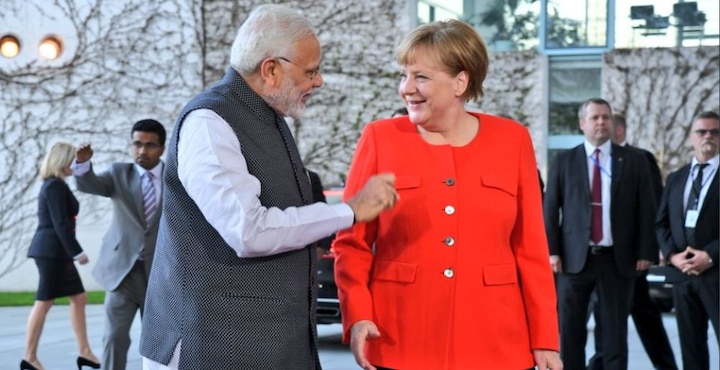 PM Modi meets German chancellor Angela Merkel in Berlin  बर्लिन: पीएम मोदी ने जर्मन चांसलर मर्केल से मुलाकात की