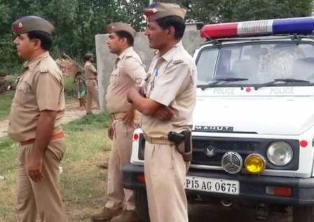 जैसे ही पंचायत मीडिया की सुर्खियां बनी तो पुलिस ने इस मामले में पीड़ित परिवार की तहरीर पर दो लोगों के खिलाफ मुकदमा दर्ज कर लिया और फिर दोनों आरोपियों को गिरफ्तार कर लिया.