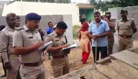 गांव के ही दो दबंगों ने एक दलित किशोरी को जबरन अपनी हवस का शिकार बना लिया. रेप का आरोपियों ने वीडियो भी बनाया और फिर पीड़िता को ब्लैकमेल करने लगे. चार महीने तक आरोपियों ने लड़की के साथ रेप किया. इस बात का खुलासा तब हुआ जब पीड़िता गर्भवती हो गई.