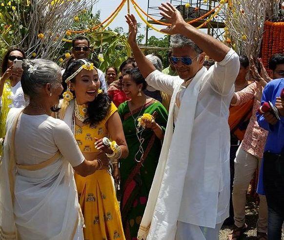 आपको बता दें, इन दोनों की उम्र में 25 साल का फर्क है. अंकिता 27 साल की हैं और मिलिंद 52 साल के हैं.