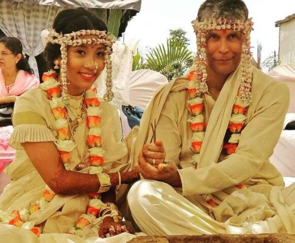 मिलिंद सोमन ने गर्लफ्रेंड अंकिता कोंवर से रचाई शादी, ये रही सबसे पहली तस्वीरें