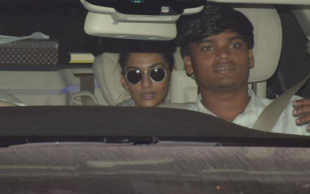 इसके साथ ही बता दें कि हाल ही में सोनम कपूर अपने एक फोटोशूट को लेकर भी काफी चर्चाओं में रही थी. (तस्वीर: मानव मंगलानी)