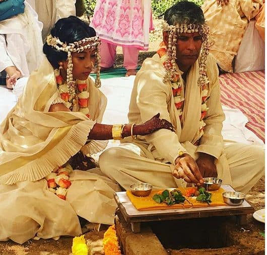 इनकी शादी मुंबई कुछ दूर अलीबाग में हुई है.