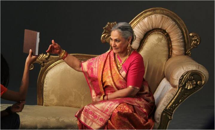 जया बच्चन फिल्म 'सिलसिला' और 'कभी ख़ुशी, कभी ग़म' में बिग बी यानी पति अमिताभ बच्चन के साथ नजर आ चुकीं हैं.  