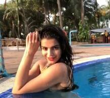 बिकनी पहन पूल में अठखेलियां करती नजर आई ये हसीना