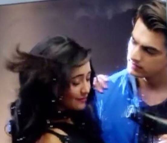 अब ये देखना दिलचस्प होगा कि नायरा इस आशिक से अपना पीछा कैसे छुड़ाती हैं. 