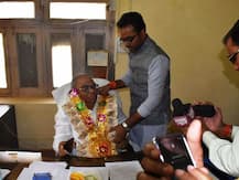 \'आप घूस लेते हैं, अब ये नोटों की माला लीजिए\'