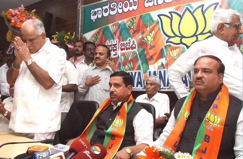 कर्नाटक चुनाव: सिद्धारमैया, येदियुरप्पा और एचडी कुमारस्वामी में कौन हैं सबसे अधिक अमीर?