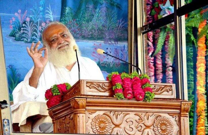 नाबालिग से रेप के मामले में जोधपुर की अदालत ने स्वयंभू धर्मगुरु आसाराम को दोषी करार दिया है. अब उन्हें अदालत 10 साल जेल की सजा सुना सकती है. आसाराम के साथ दो अन्य शिल्पा और शरद को भी दोषी ठहराया गया है. वहीं दो अन्य शिवा और प्रकाश को कोर्ट ने बरी कर दिया.