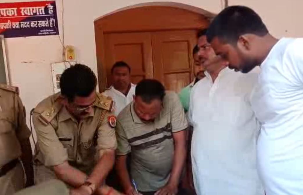 फर्जी कैबिनेट मंत्री गिरफ्तार, पुलिस को भी धमका रहा था