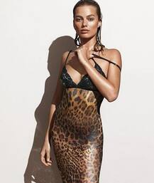 मैग्जीन के कवर पेज पर आने के लिए ये हसीना हो गई टॉपलेस