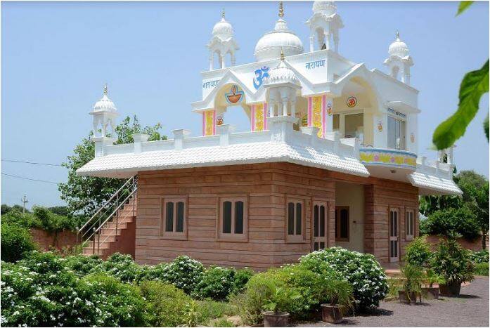 बता दें कि पीड़ित लड़की एमपी के छिंदवाड़ा में आसाराम के स्कूल में पढ़ती थी. लड़की की तबीयत खराब होने पर वॉर्डन ने आसाराम से मिलने को कहा था.