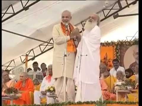 पीएम मोदी के बचाव में उतरे फरहान अख्तर, कहा- आसाराम के साथ उनकी तस्वीरें शेयर करना बंद करें