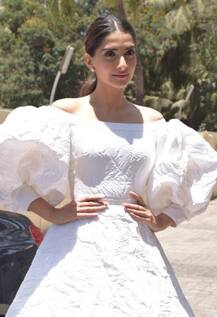 \'वीरे दी वेडिंग\': ट्रेलर लॉन्च में कुछ इस अंदाज में नजर आईं सोनम कपूर