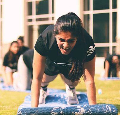 पूजा गौर को देखकर लगता है कि वे मैदान में उतरने को पूरी तरह से तैयार हैं. 