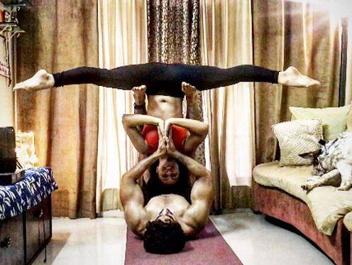 नच बलिए में अपने डांस स्टेप्स से सबको घायल करने वाली सनम जौहर ने इंस्टा पर भी कुछ ऐसी ही तस्वीरें पोस्ट की हैं. 