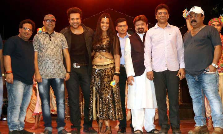 इस फ़िल्म के निर्देशक हैं मनोज शर्मा और संगीत दिया है प्रवीण भारद्वाज ने. इस गीत की शूटिंग के बाद फ़िल्म पूरी हो जाएगी.