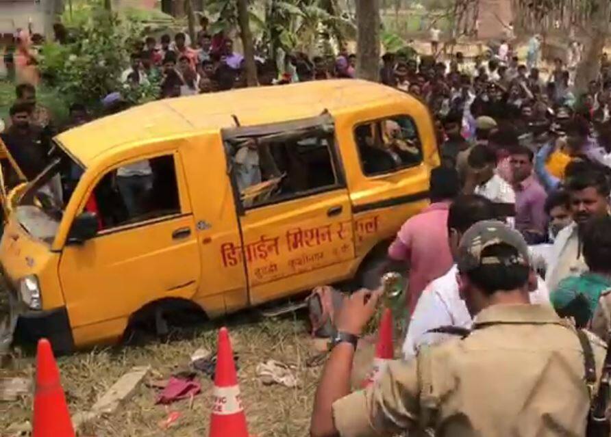 कुशीनगर हादसाः स्कूल वैन के ड्राइवर ने कान में लगाए थे ईयरफोन, इसलिए हुई दुर्घटना kushinagar: school bus driver use earphones at the time of accident कुशीनगर हादसाः स्कूल वैन के ड्राइवर ने कान में लगाए थे ईयरफोन, इसलिए हुई दुर्घटना