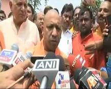 देवरिया कांड: डीएम की छुट्टी, सीएम ने 12 घंटे में मांगी यूपी भर के संरक्षण गृहों की रिपोर्ट