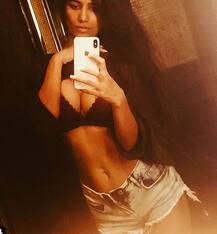 पूनम पांडे ने इन तस्वीरों से एक बार फिर इंटरनेट पर लगाई आग