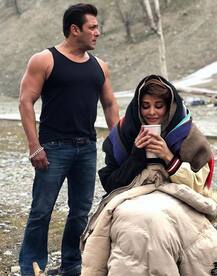 कंपकंपाती ठंड में भी माचो लुक में दिखे सलमान, ठंड से जैकलीन का हुआ बुरा हाल