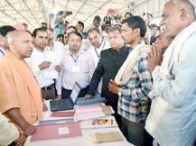 योगी की सादगी के कायल हो गए गांव वाले, चौपाल में सुनी सभी की समस्याएं