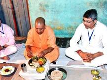 योगी की सादगी के कायल हो गए गांव वाले, चौपाल में सुनी सभी की समस्याएं