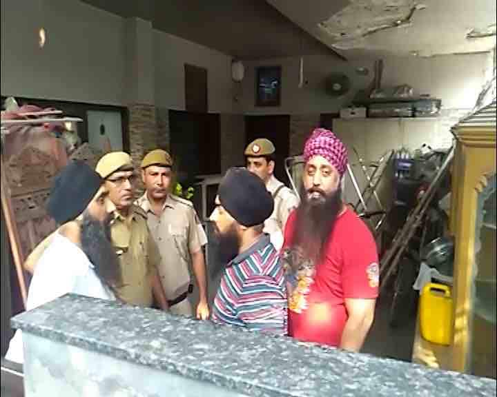 triple murder in delhi model town दिल्ली: पार्किंग के विवाद में एक-दूसरे के दुश्मन बने भाई, ट्रिपल मर्डर से दहला इलाका