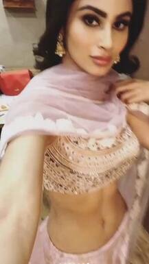 इंडियन लुक में फिर मौनी रॉय ने ढाया कहर, पतली कमर से किया सबको आकर्षित