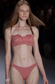 ब्राजील में \'Sao Paulo\' फैशन वीक की रही धूम, यहां हैं फैशन शो की तस्वीरें