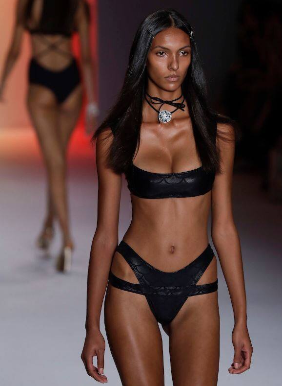  फैशन वीक में हिस्सा लेने आए कई मॉडल्स ने 